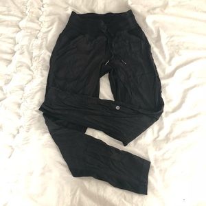 LULULEMON sz. 2 street to studio pant II unlined